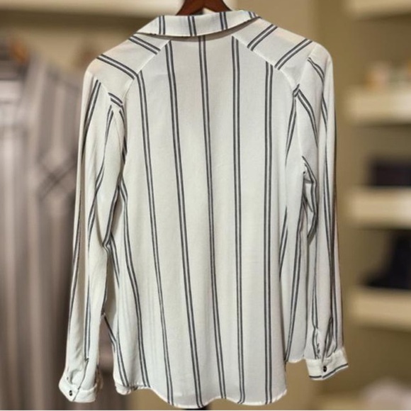 Mine black 2 button pop over black & Cream Top Size Large long sleeves academia - Picture 4 of 4